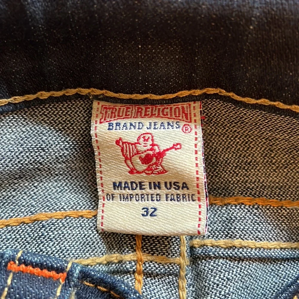 True Religion - LIKE NEW - Size 32 Dark Wash - Picture 3 of 5